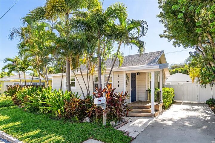 Property Photo: 1518 N Ocean Breeze FL 33460
