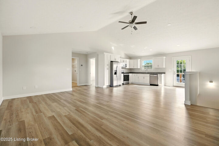 Property Photo:  405 Turnberry Ct  KY 40175