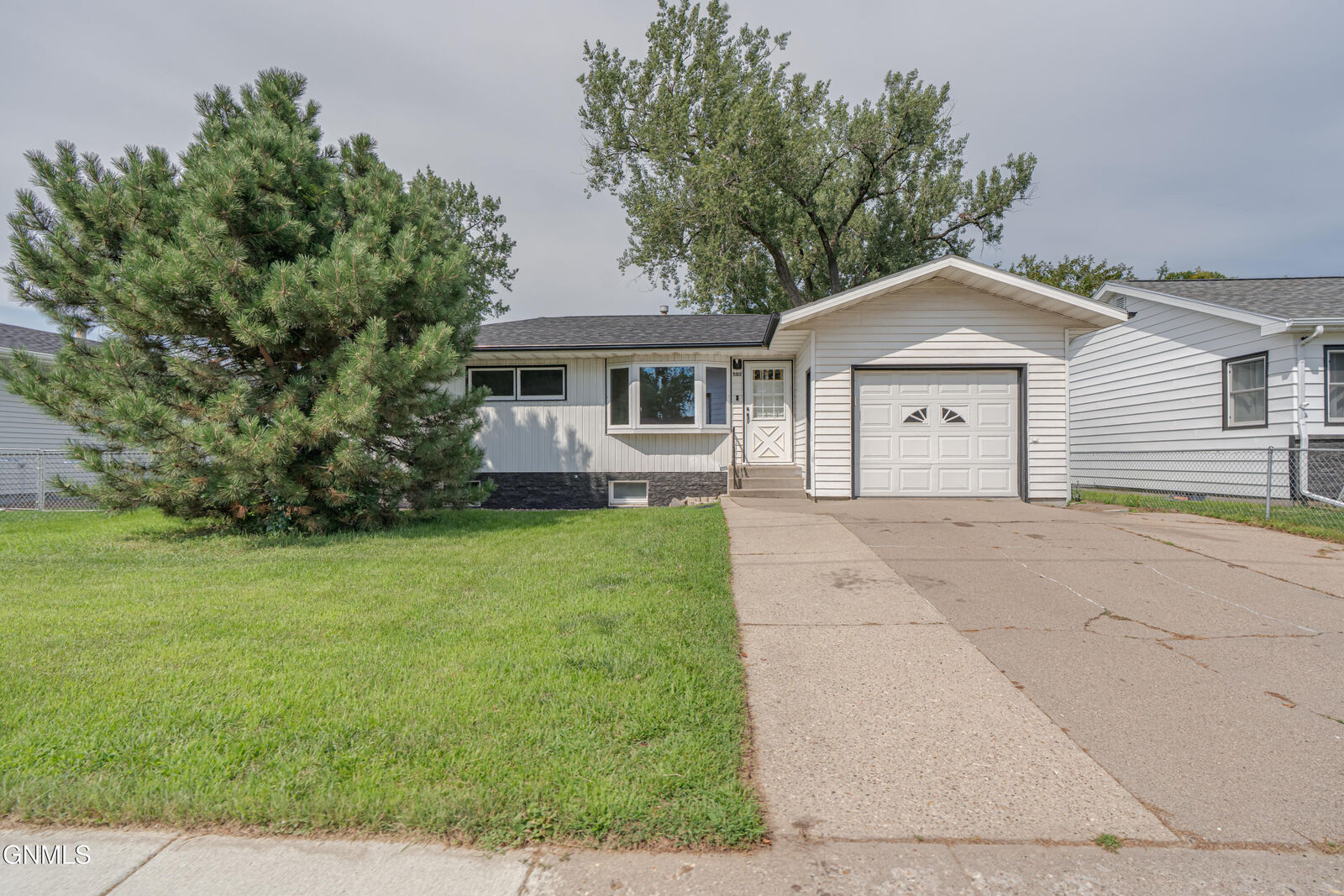 Property Photo: 502 Ingals Avenue ND 58504