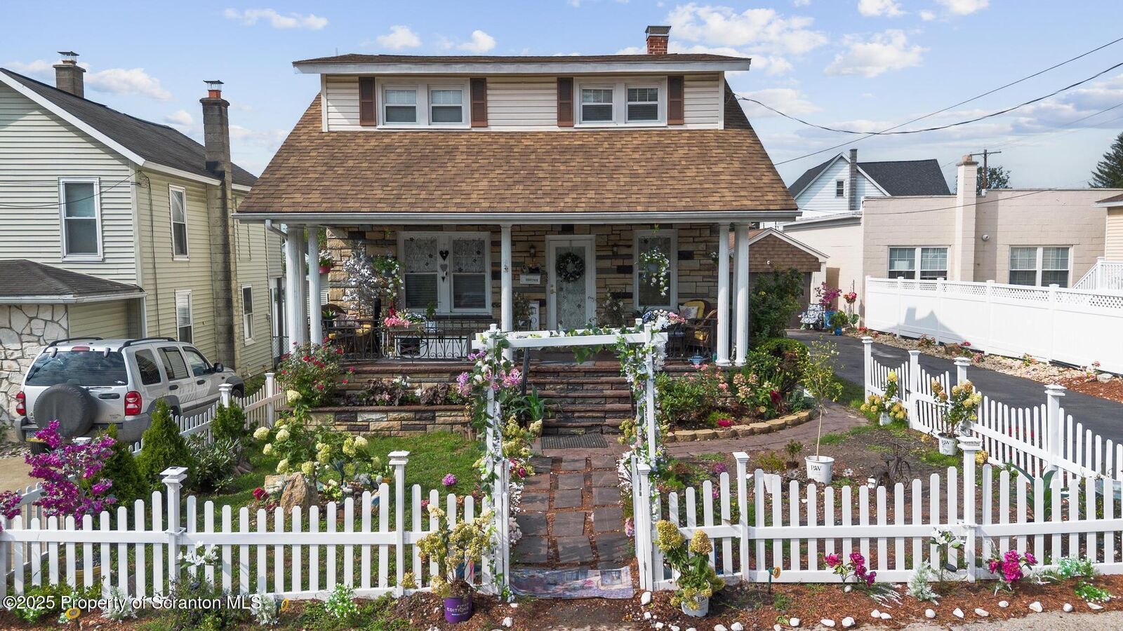 Property Photo: 625 Keystone Avenue PA 18452