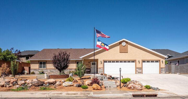Property Photo:  46 S Glen Canyon Dr  UT 84720 