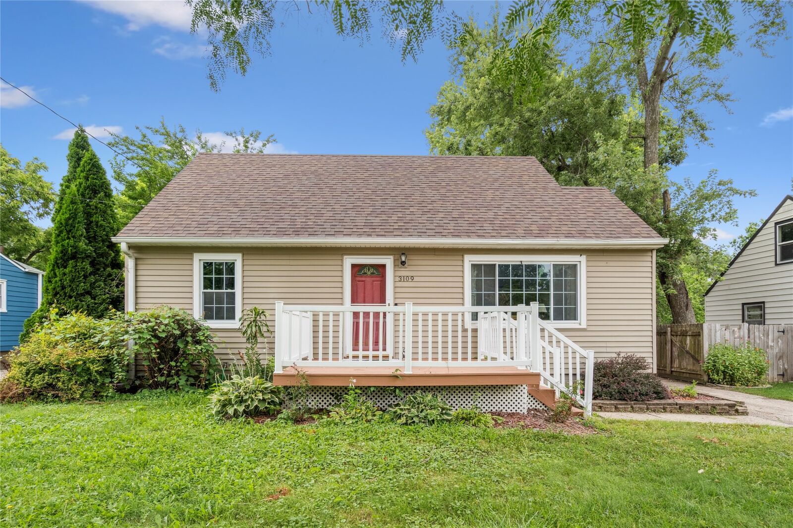 Property Photo: 3109 Holcomb Avenue IA 50310