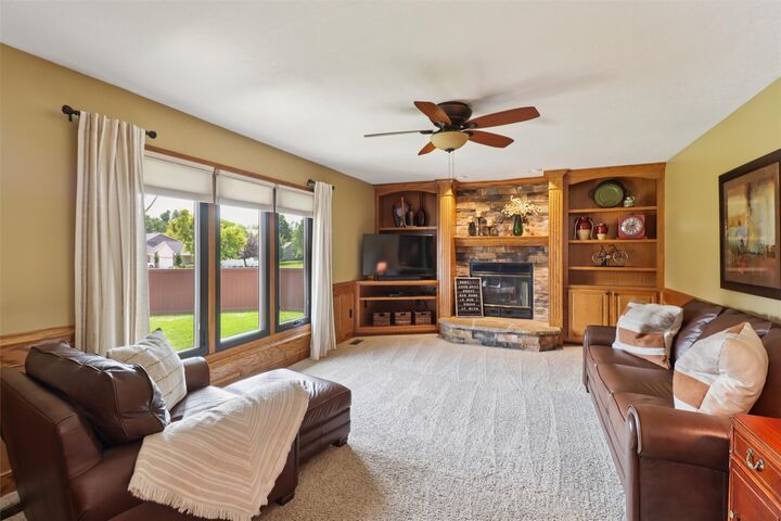 Property Photo: 9318 Goodman Circle IA 50322