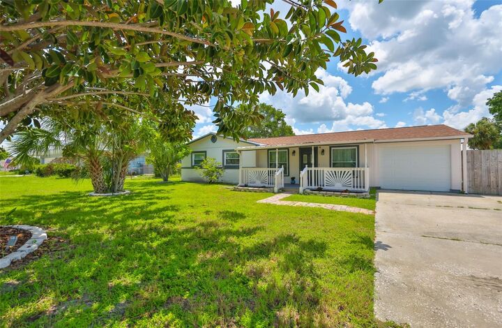 Property Photo:  812 White Heron Boulevard  FL 33570 
