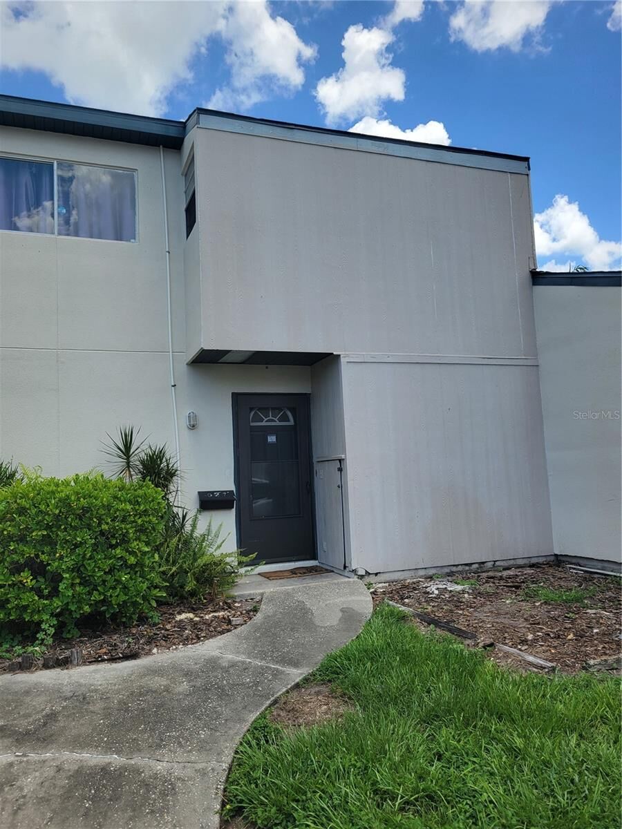 Property Photo: 927 Byron Lane 927 FL 34243