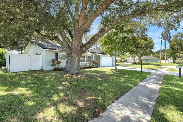 Property Photo: 7104 Wrenwood Way FL 32792