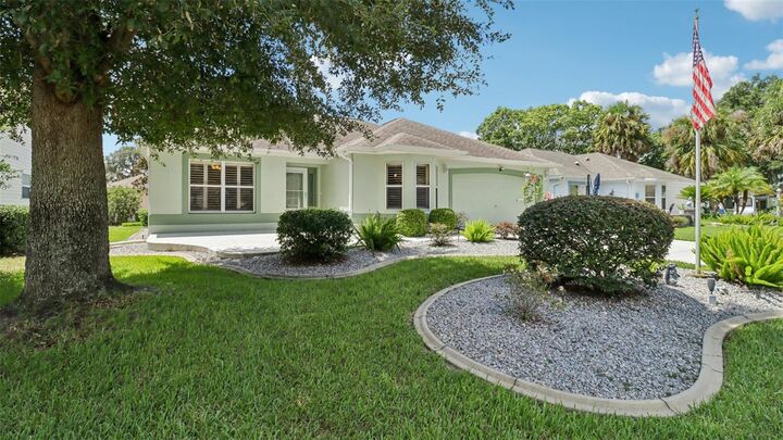 Property Photo:  916 Pasadena Way  FL 32159 