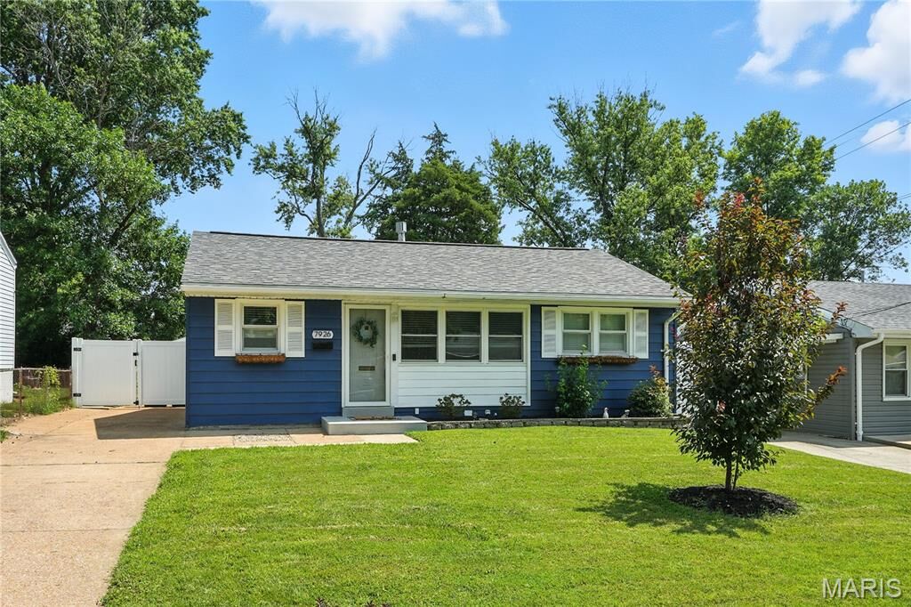 Property Photo: 7926 Ivanhoe Street MO 63123