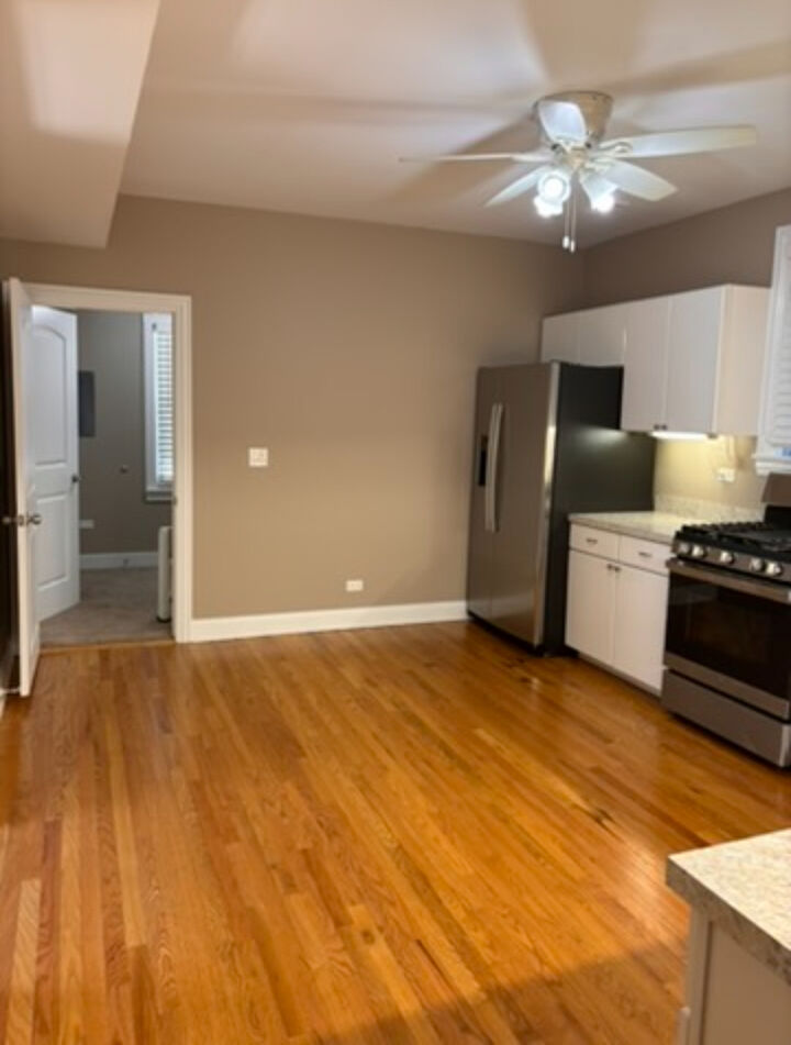 Property Photo: 4810 W Ainslie Street 1 IL 60630