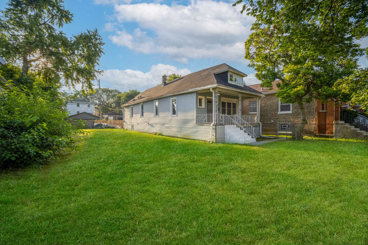 Property Photo: 9131 S Blackstone Avenue IL 60619