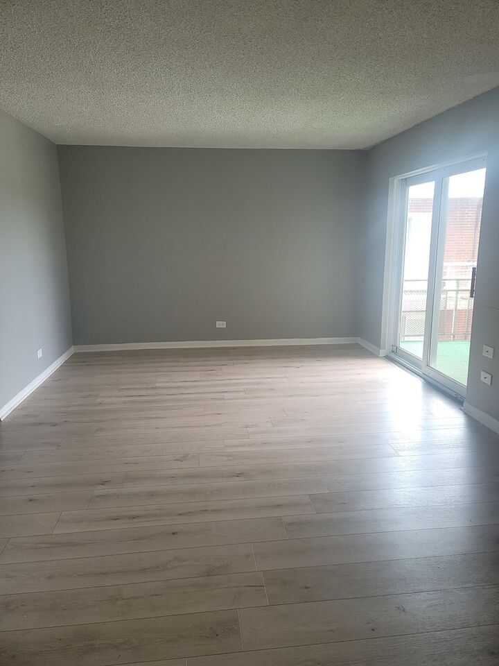 Property Photo: 4612 River Road 3-E IL 60176