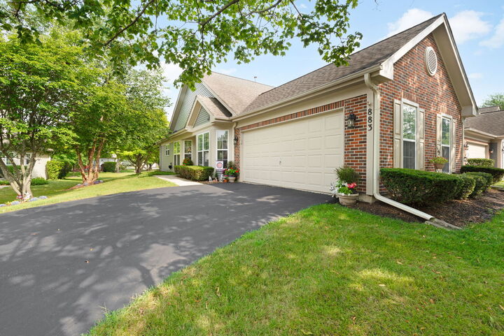 Property Photo:  883 Wembley Court  IL 60120 