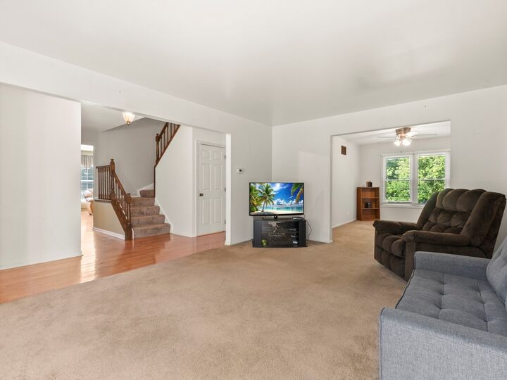 Property Photo: 445 Travelaire Avenue IL 60565
