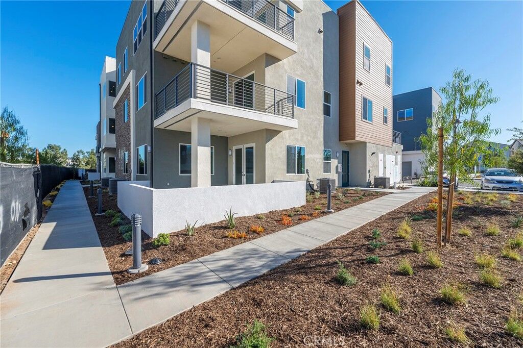 Property Photo: 121 Baluster CA 92618