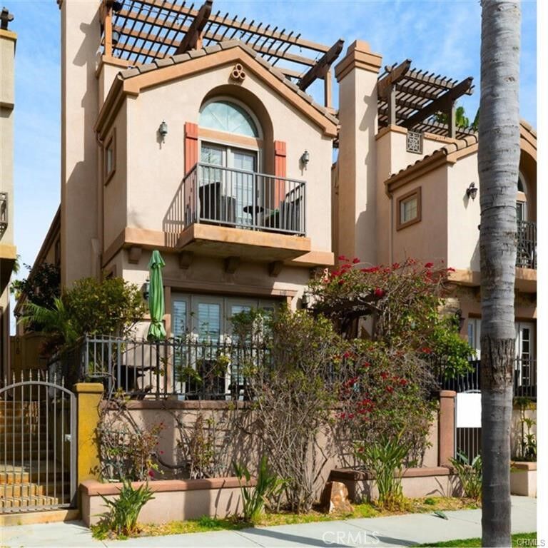 Property Photo: 610 N Tremont Street CA 92054