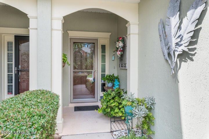 Property Photo: 7064 Roundleaf Drive FL 32258