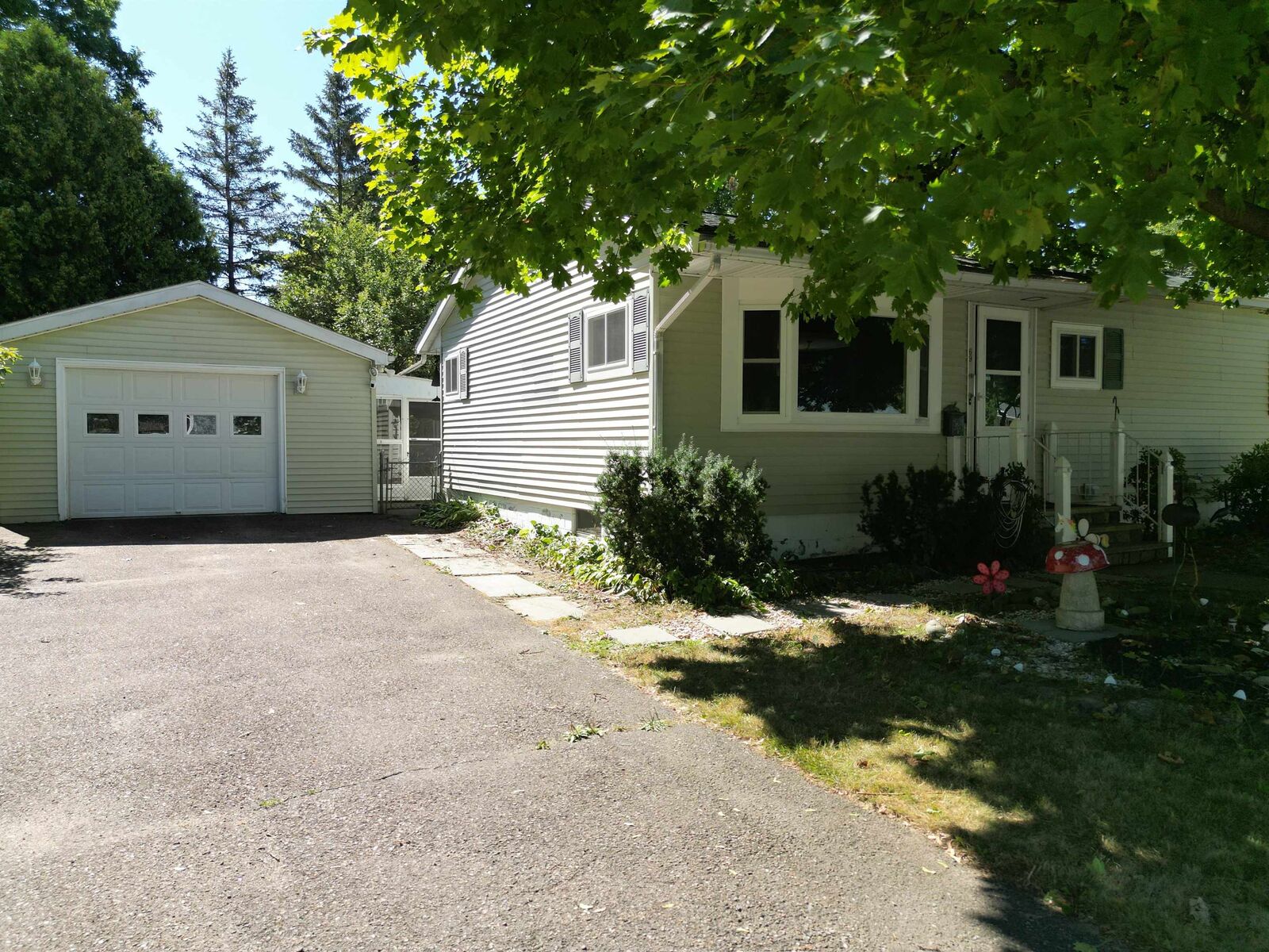 Property Photo:  69 Arlington Court  VT 05408 