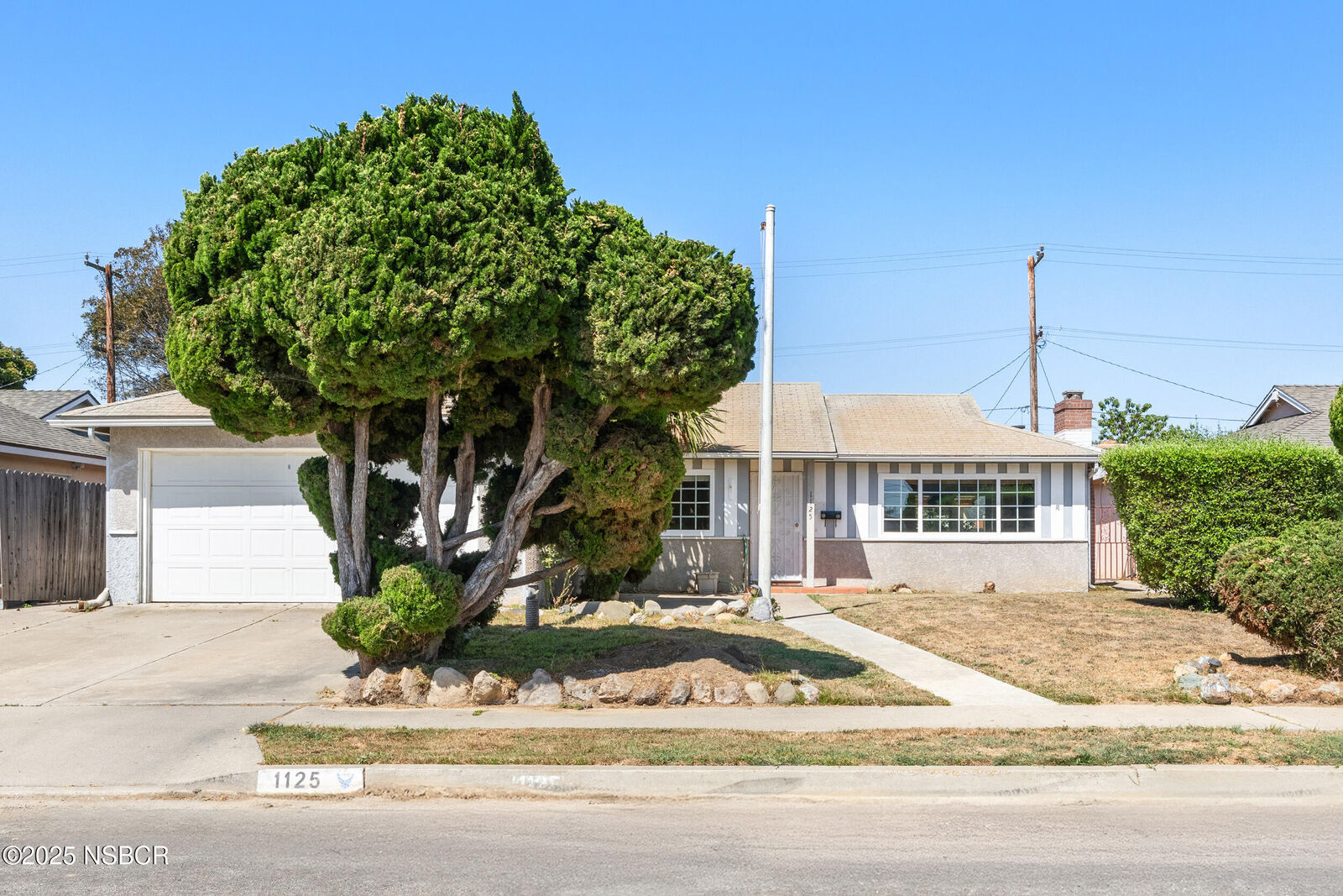 Property Photo: 1125 N Lupine Street CA 93436