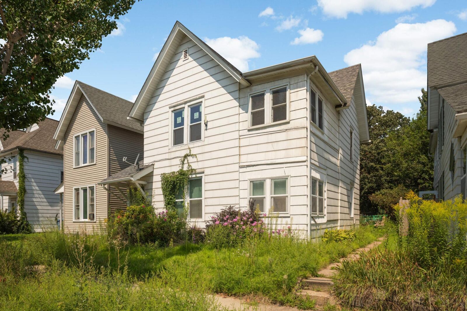 Property Photo: 1007 19th Avenue NE MN 55418