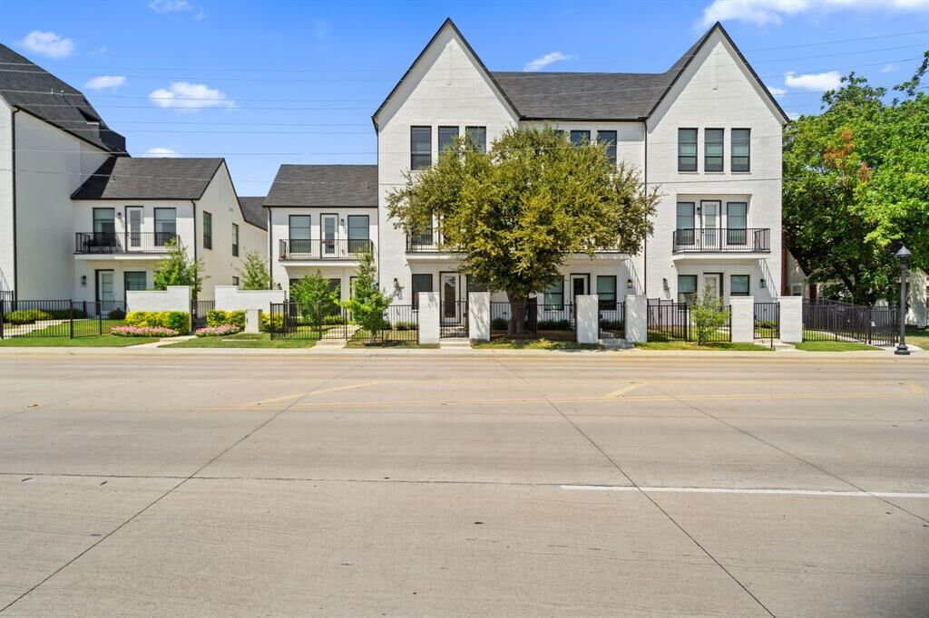 Property Photo: 703 W Abram Street TX 76013