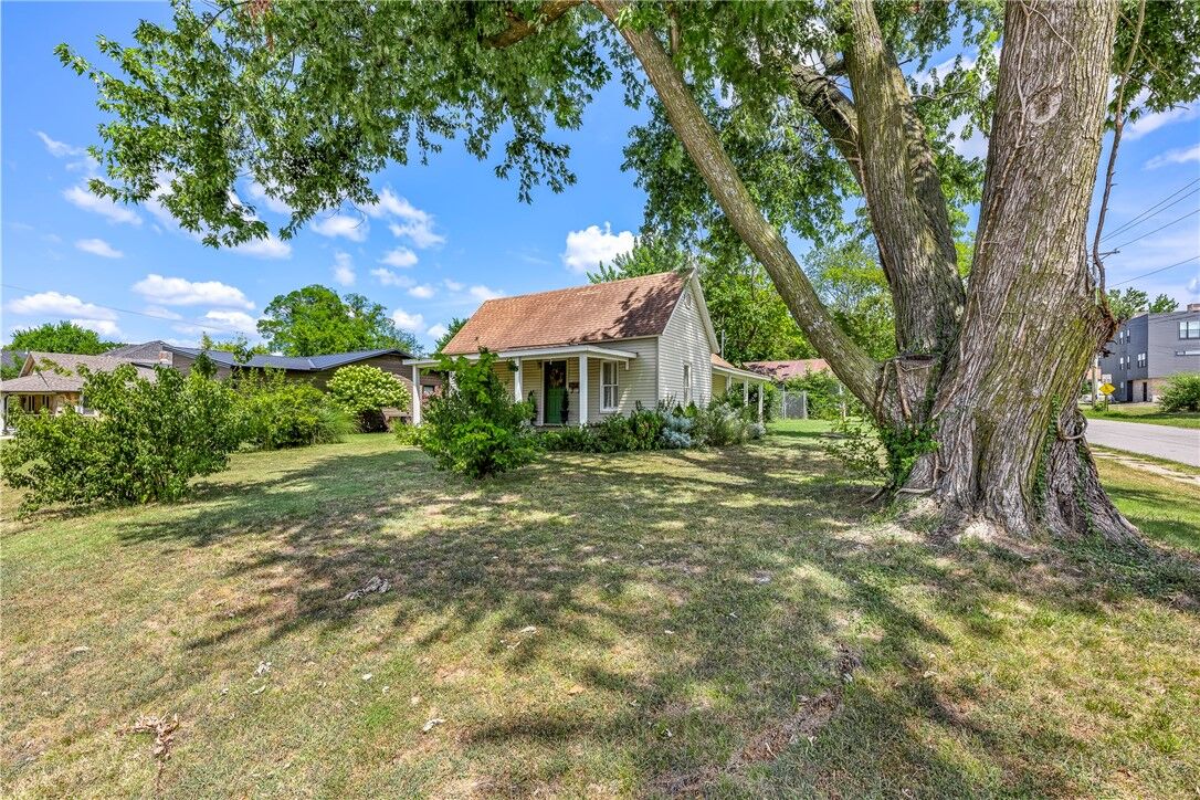 Property Photo: 119 SE F Street AR 72712