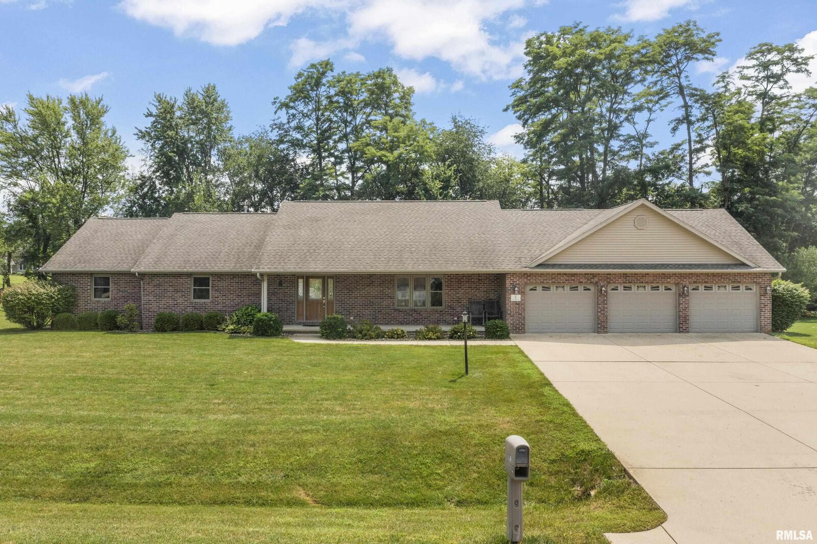 Property Photo:  6 Hawthorne Cove  IL 61550 