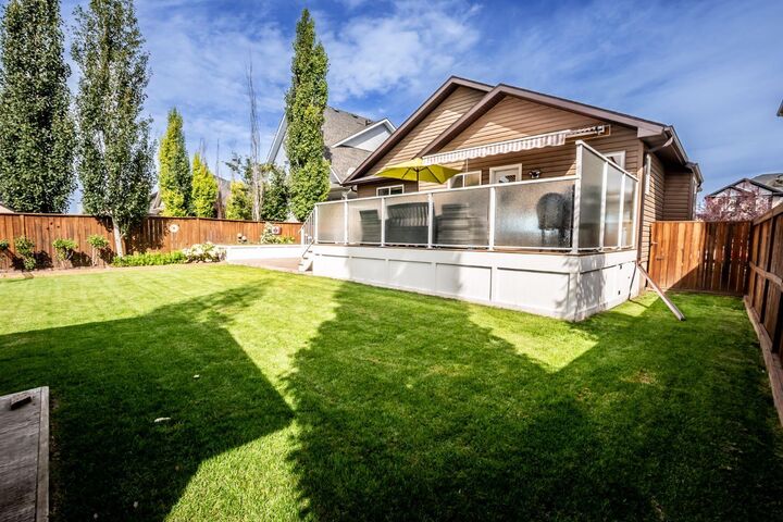 Property Photo:  625 Hampshire Way NE  AB T1V 0B2 