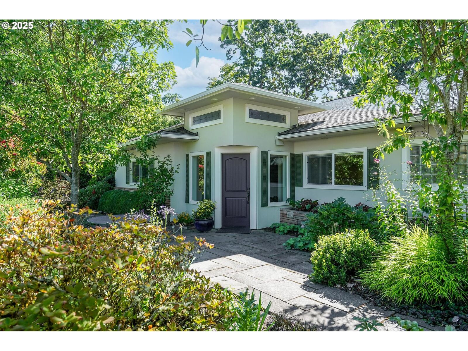 Property Photo: 141 Cherry St OR 97381