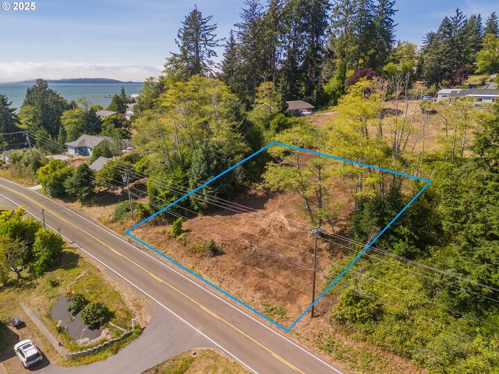 Property Photo:  6230 Tillamook Ave Tl 5400  OR 97107 