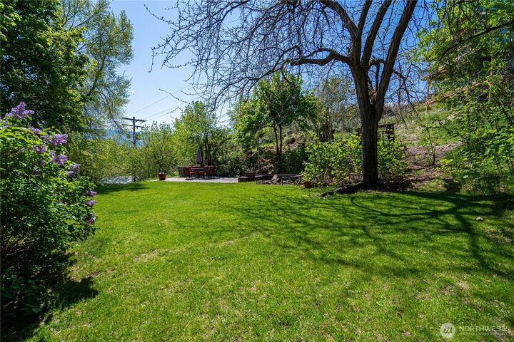 Property Photo: 2474 Larsen Ln WA 98822