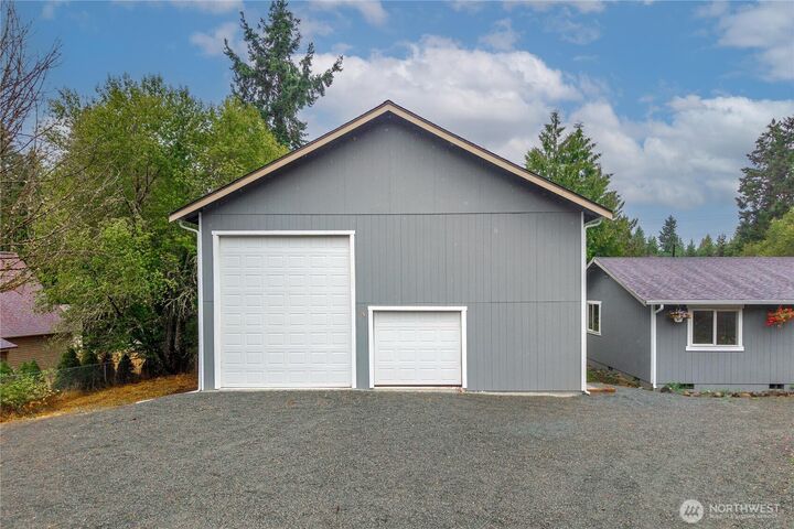 Property Photo: 29404 47th Avenue E WA 98338
