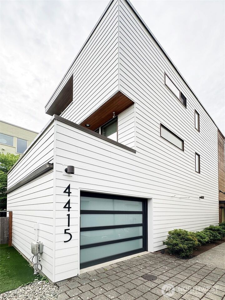 Property Photo:  4415  Corliss Avenue N  WA 98103 