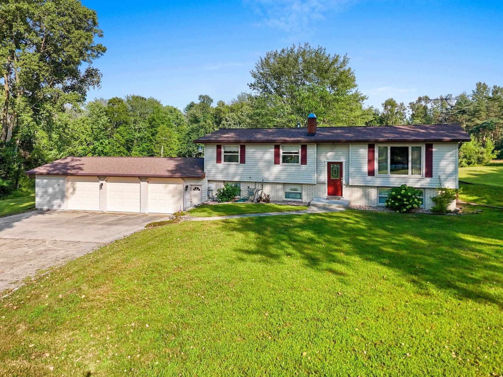 Property Photo: 4028 Oakdale Drive WI 54313