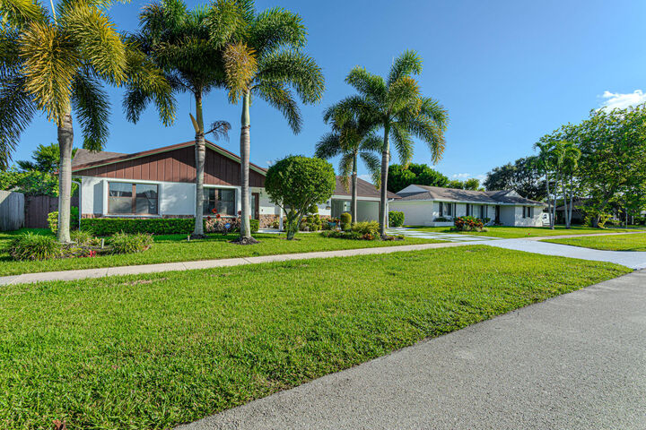 Property Photo: 1302 Larch Way FL 33414