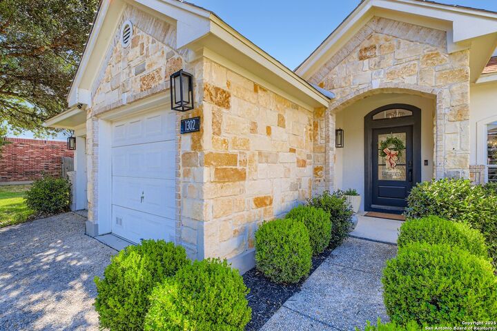 Property Photo:  1302 Brook Blf  TX 78248 