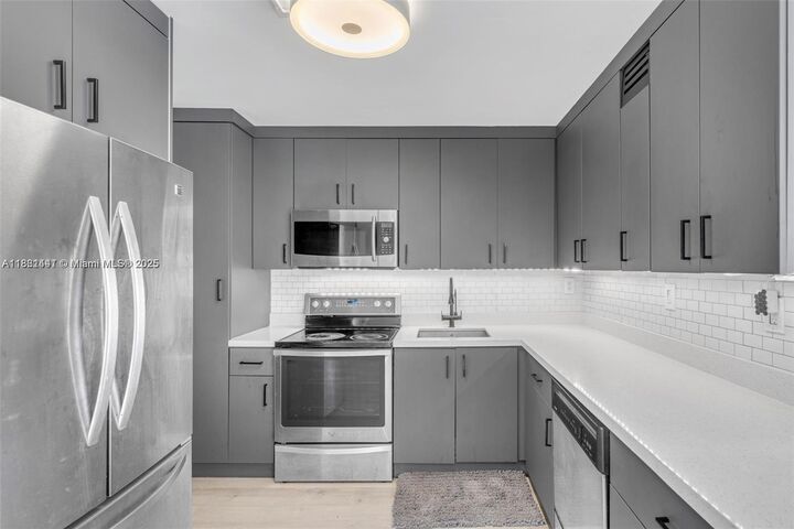 Property Photo: 6900 Bay Dr 11F FL 33141