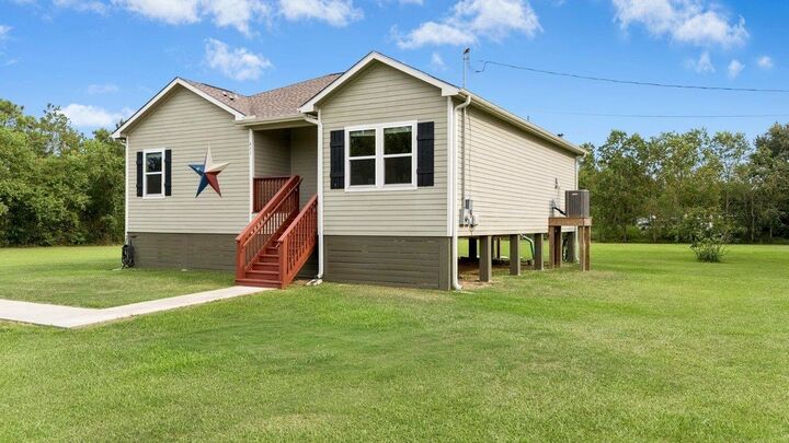 Property Photo: 451 Lene Ln TX 77705-8169