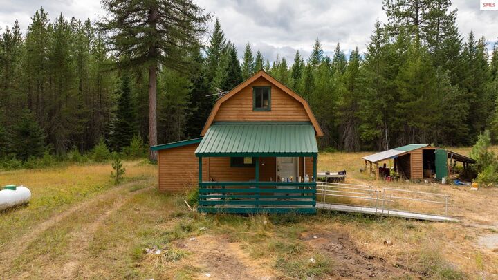 Property Photo:  404 Hopkins  ID 83864-4977 