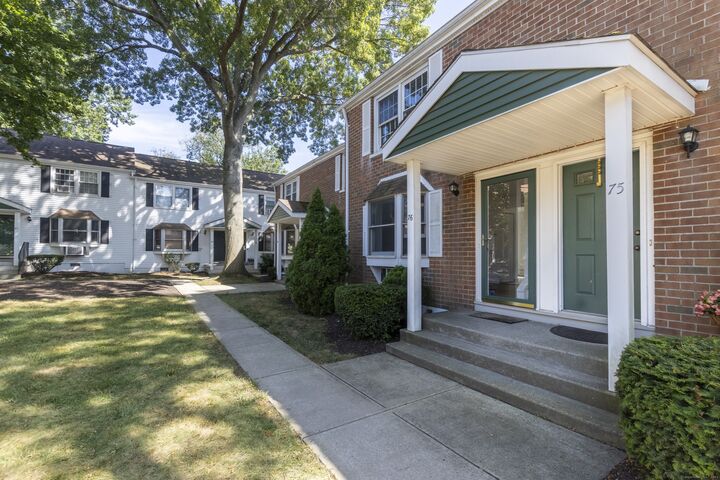 Property Photo:  240 Sunnyridge Avenue Apt 76  CT 06824 