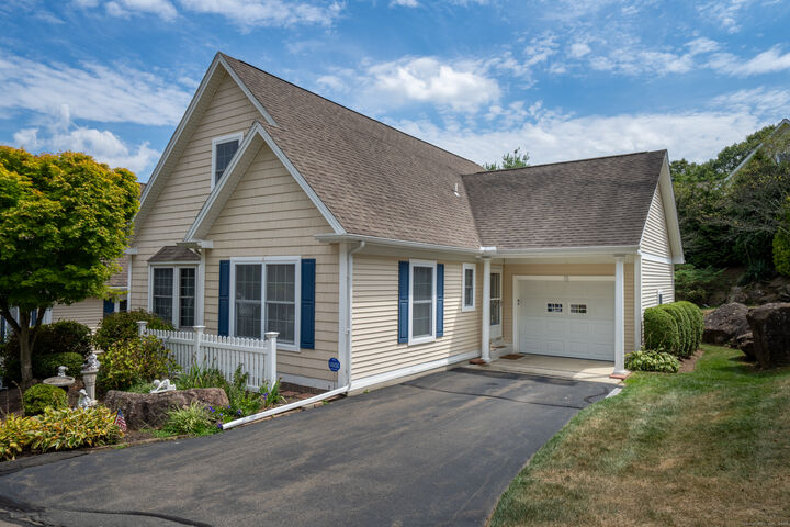 Property Photo:  131 Allison Way 131  CT 06512 