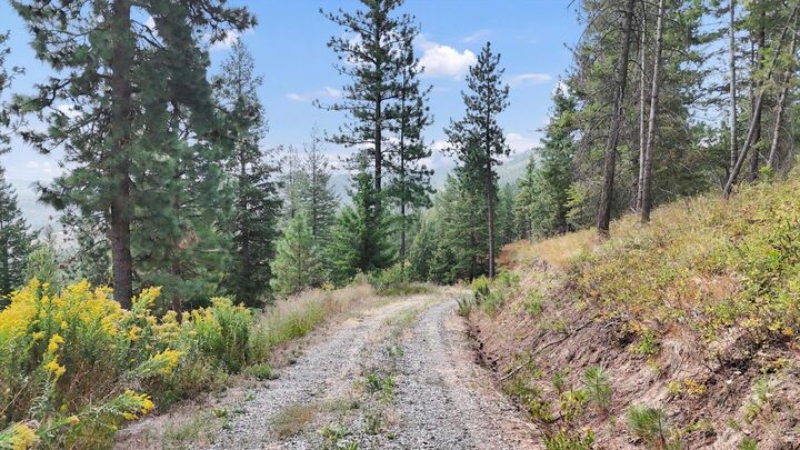 Property Photo:  4107 S Ghering Ln  WA 99223 