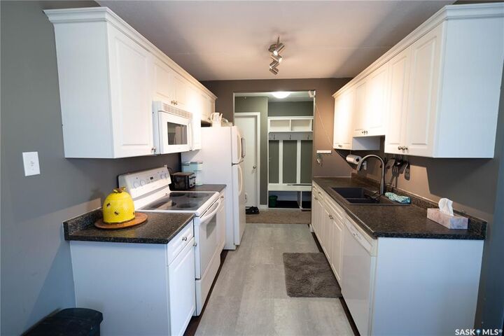 Property Photo:  20 Assiniboine Drive 38  SK S7K 1H2 