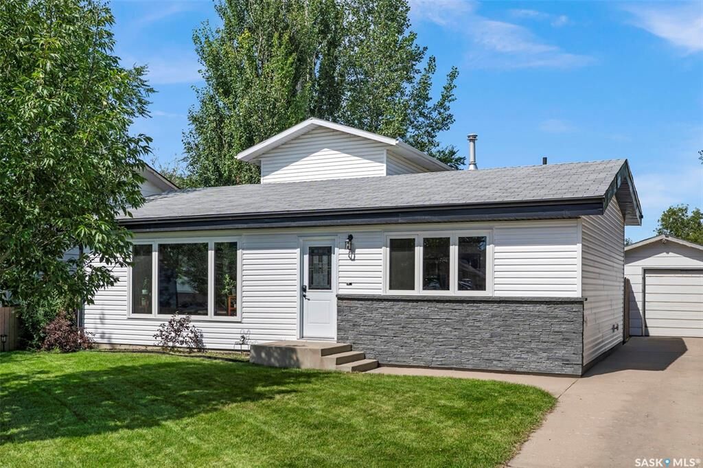 Property Photo:  178 Neatby Crescent  SK S7M 4W7 