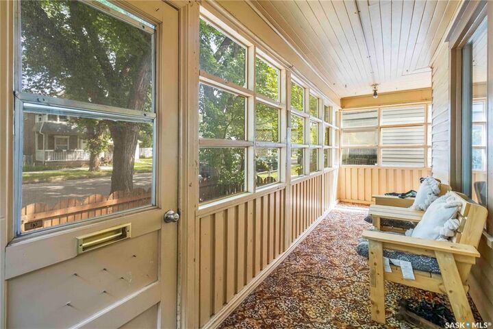 Property Photo:  615 G Avenue S  SK S7M 1V8 
