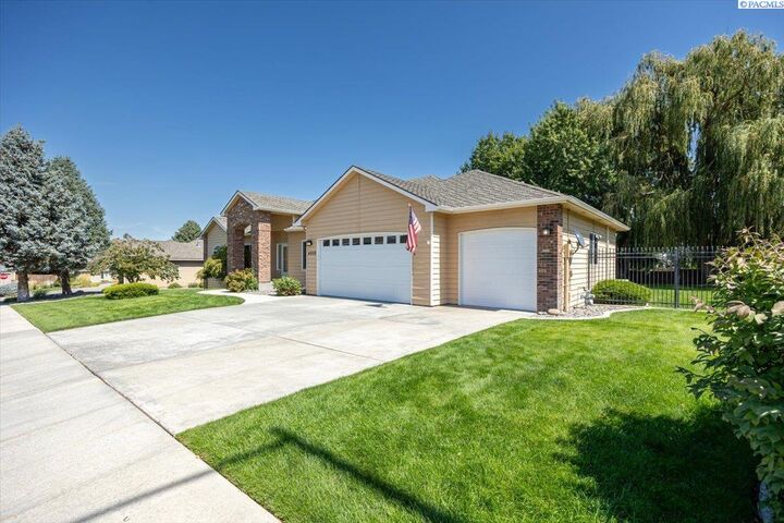 Property Photo:  4009 Fisher St.  WA 99337 