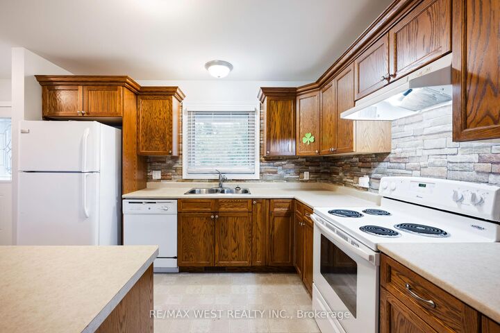Property Photo: 140 Joseph Street ON L0N 1S4