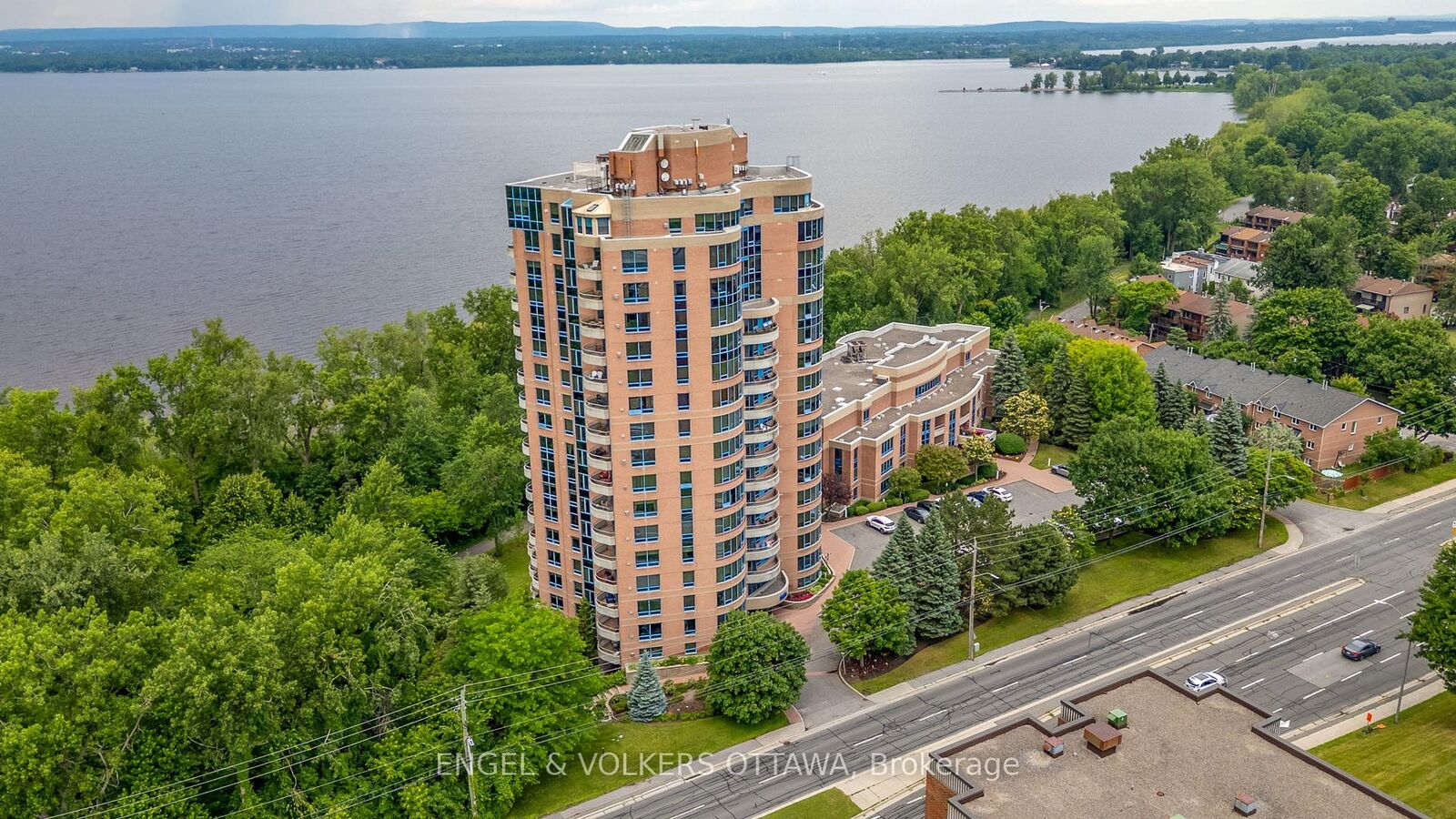 Property Photo: 3105 Carling Avenue 1604 ON K2H 5A6