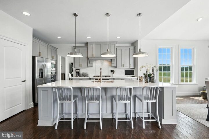 Property Photo: 7920 Lukes Lodge Place VA 20155