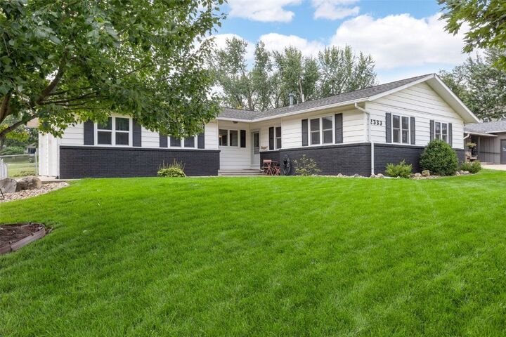 2333 Brookland Drive NE  Cedar Rapids IA 52402 photo