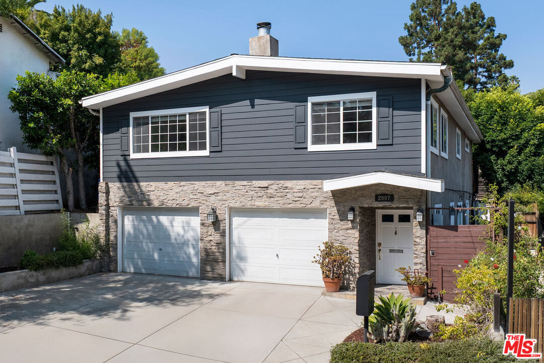 Property Photo:  2007 Baxter St  CA 90039 